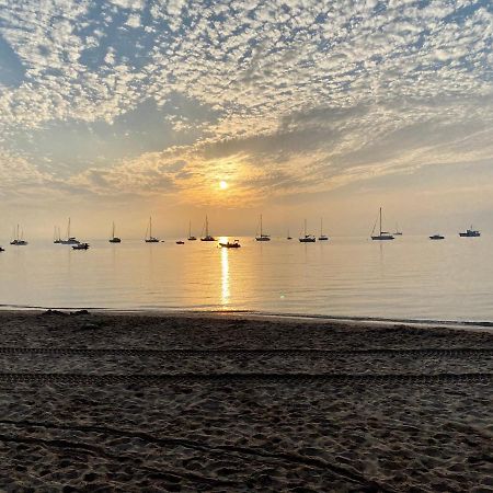 Plein Sud, bel appartement 20 mètres de la plage la Capte Hyères Extérieur photo