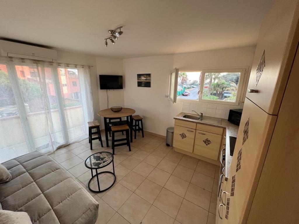 Plein Sud, bel appartement 20 mètres de la plage la Capte Hyères Extérieur photo