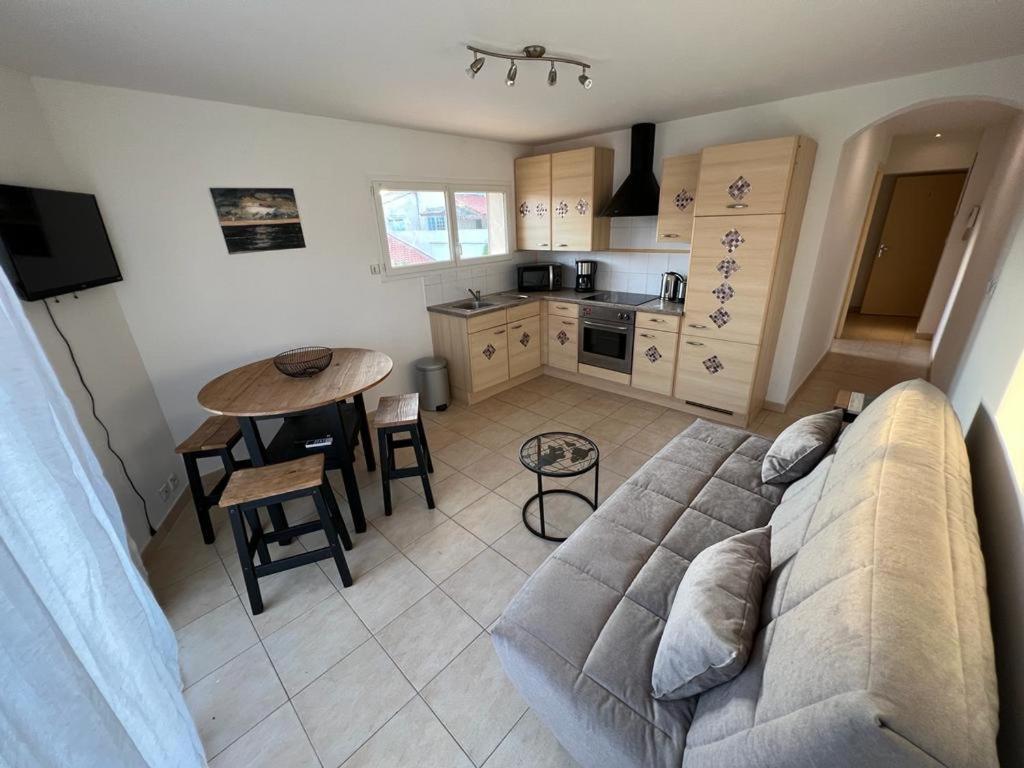 Plein Sud, bel appartement 20 mètres de la plage la Capte Hyères Extérieur photo