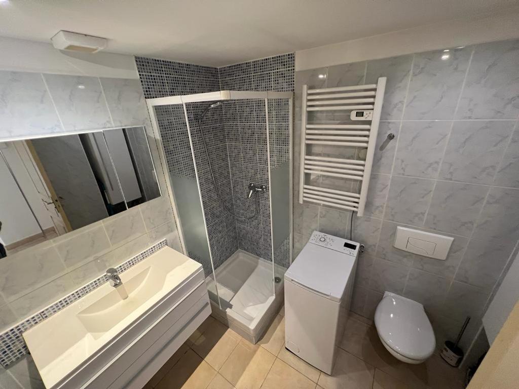 Plein Sud, bel appartement 20 mètres de la plage la Capte Hyères Extérieur photo