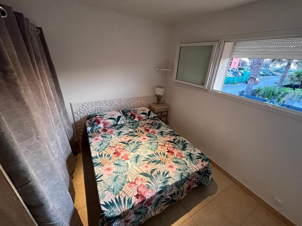 Plein Sud, bel appartement 20 mètres de la plage la Capte Hyères Extérieur photo