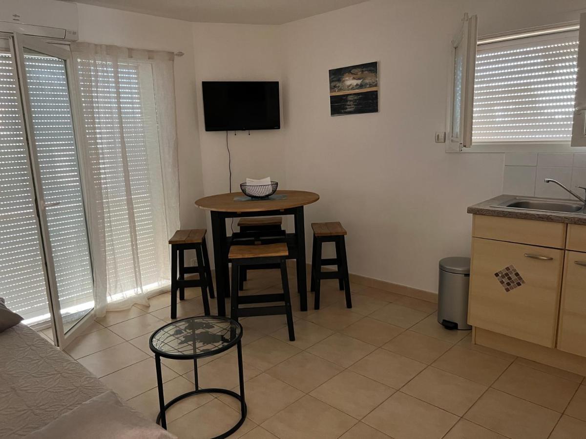Plein Sud, bel appartement 20 mètres de la plage la Capte Hyères Extérieur photo