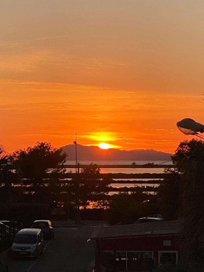 Plein Sud, bel appartement 20 mètres de la plage la Capte Hyères Extérieur photo